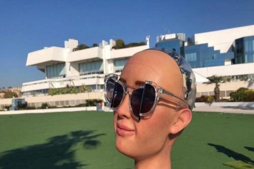 گشت و گذار ربات سوفیا در امارات