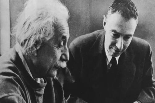 چرا اینشتین به ساخت نخستین بمب هسته ای کمک نکرد؟
