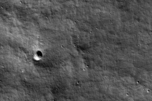 عکس مدارگرد ناسا از محل برخورد مأموریت روسیه به ماه