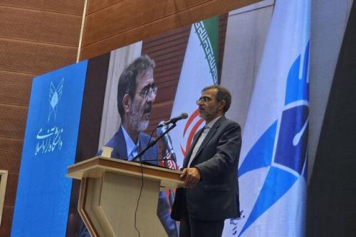 تربیت دانشجویان مومن و انقلابی باید مهم ترین وظیفه آموزش عالی کشور باشد