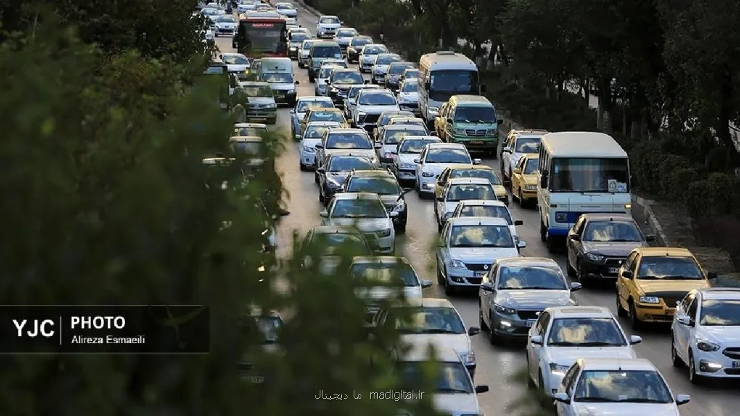 عبور و مرور در بیشتر معابر و بزرگراه های تهران سنگین است