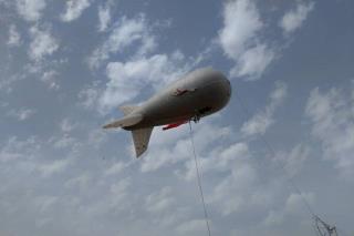 استفاده از بالن ارتباطی در مناطق پر ازدحام برای زوار اربعین